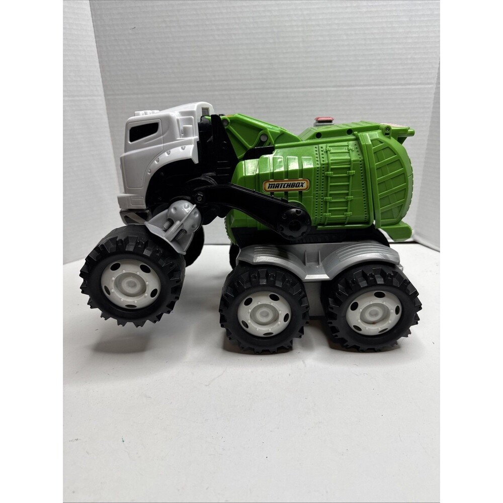2009 MATCHBOX Stinky The Talking Robot Garbage Truck Mattel Lights & Sounds